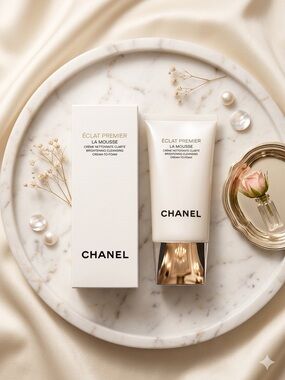 CHANEL Brightening Cleansing Foam - White & Gold